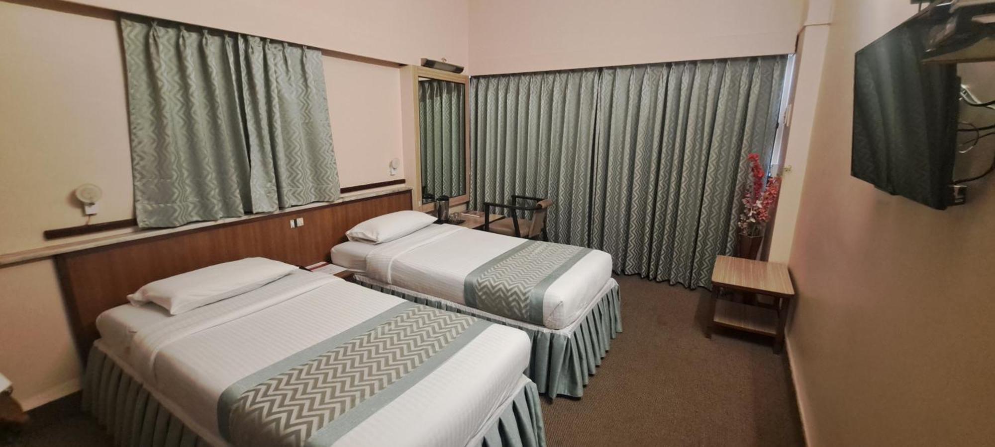 Hotel Swaroop Poona Buitenkant foto