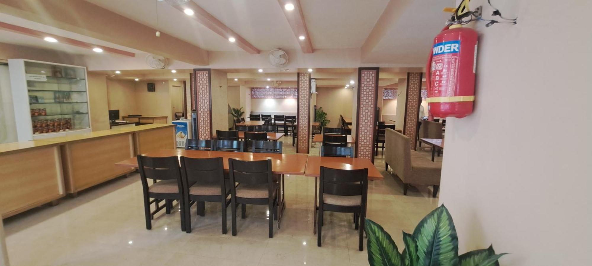 Hotel Swaroop Poona Buitenkant foto