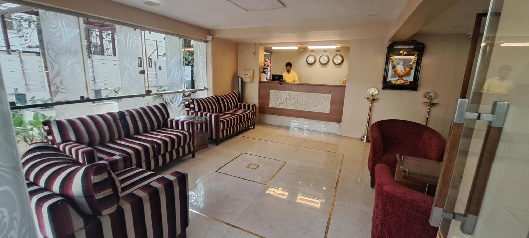 Hotel Swaroop Poona Buitenkant foto