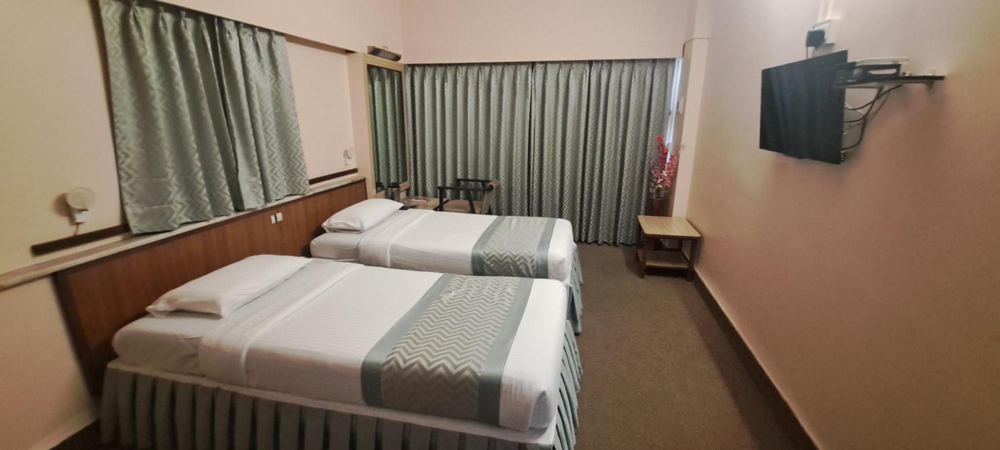 Hotel Swaroop Poona Buitenkant foto
