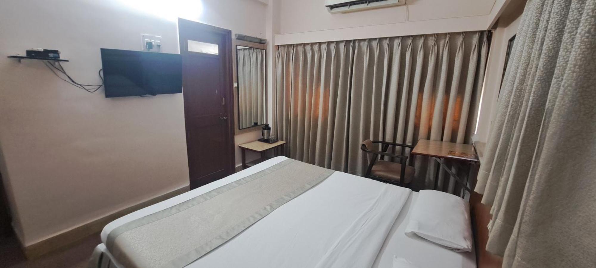 Hotel Swaroop Poona Buitenkant foto