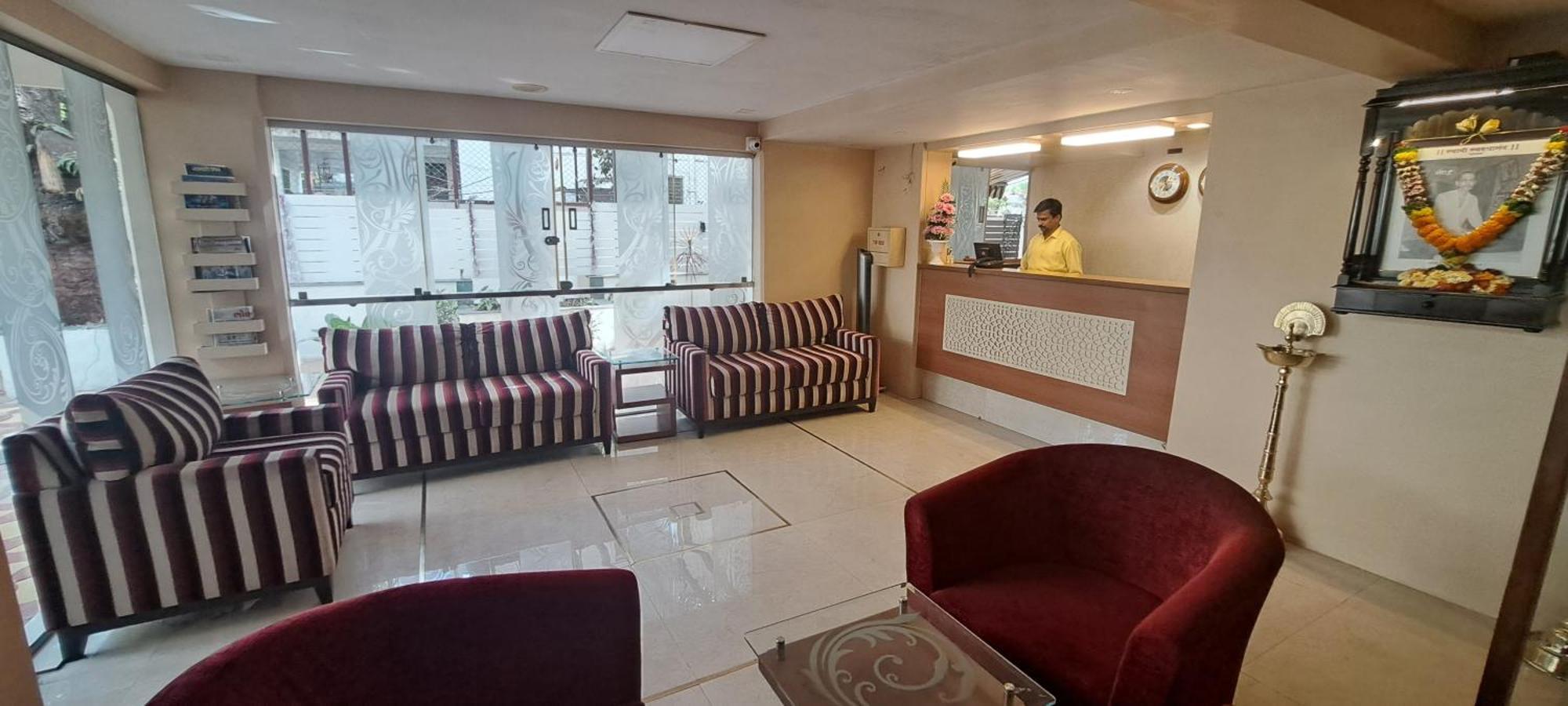 Hotel Swaroop Poona Buitenkant foto