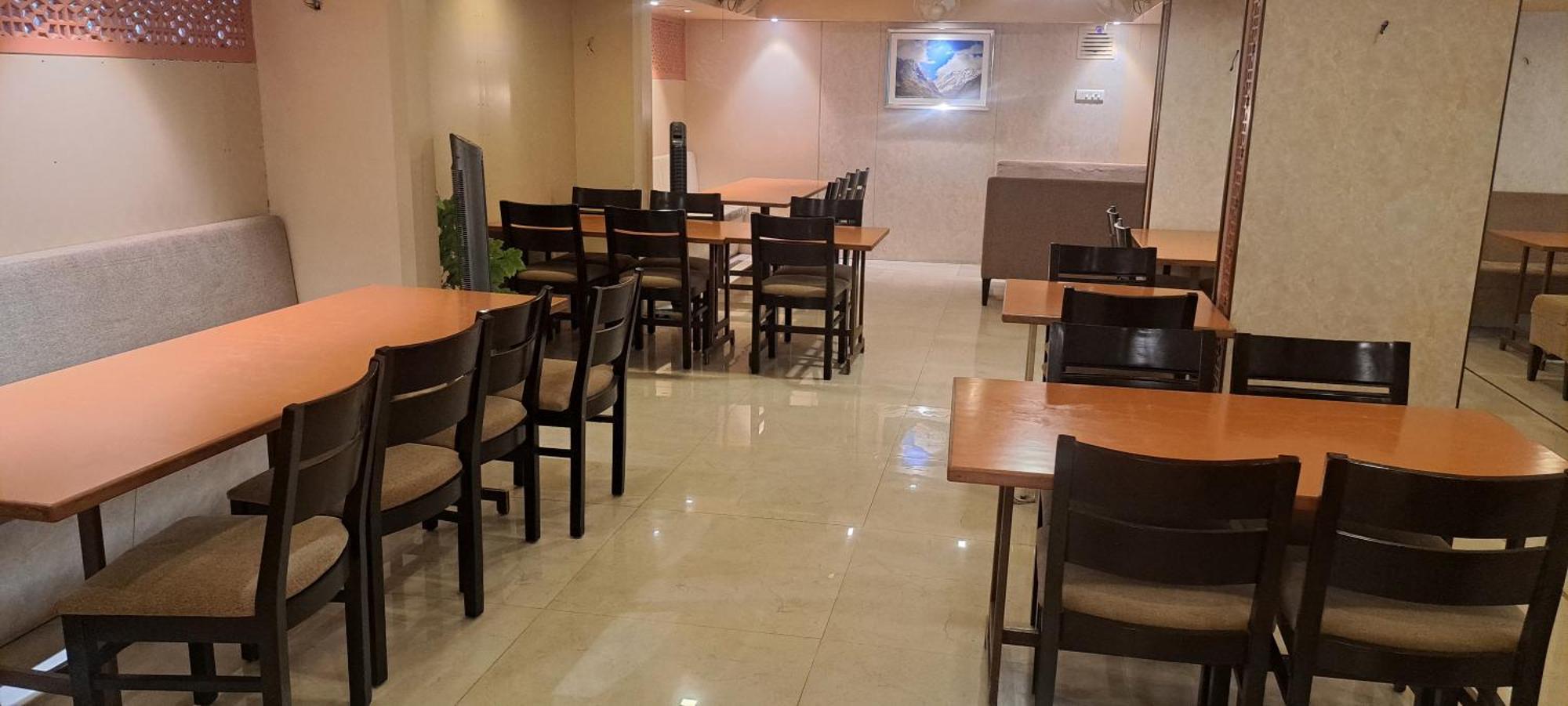 Hotel Swaroop Poona Buitenkant foto