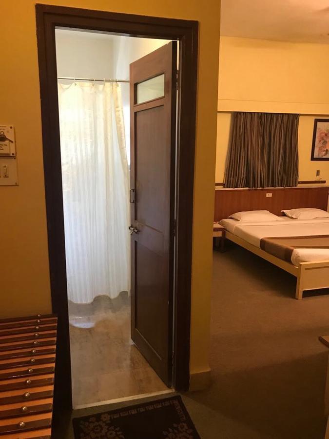 Hotel Swaroop Poona Buitenkant foto
