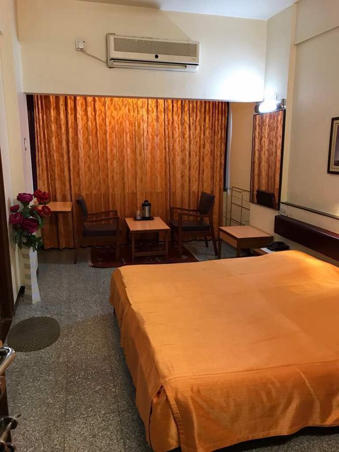 Hotel Swaroop Poona Buitenkant foto
