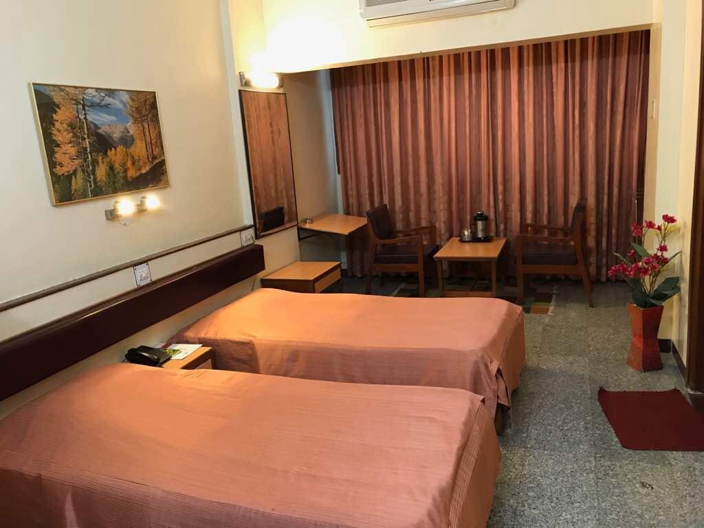 Hotel Swaroop Poona Buitenkant foto