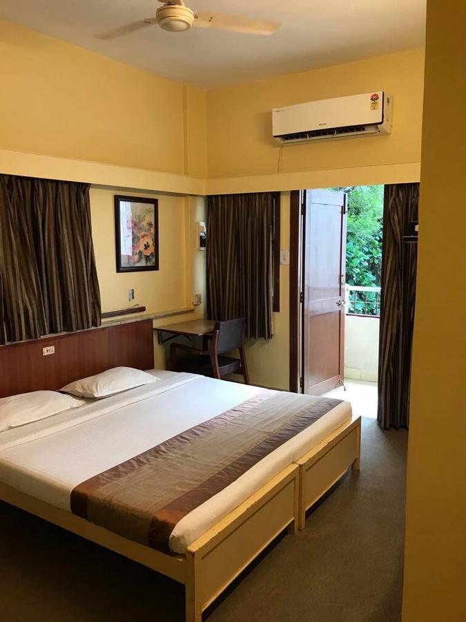 Hotel Swaroop Poona Buitenkant foto