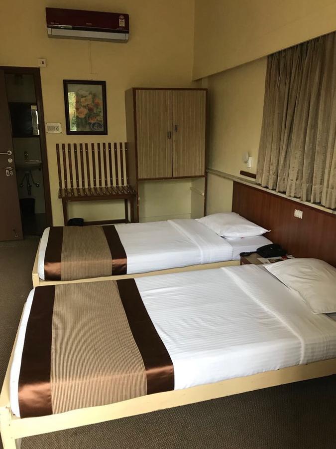 Hotel Swaroop Poona Buitenkant foto