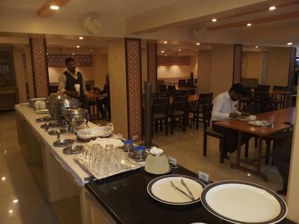 Hotel Swaroop Poona Buitenkant foto