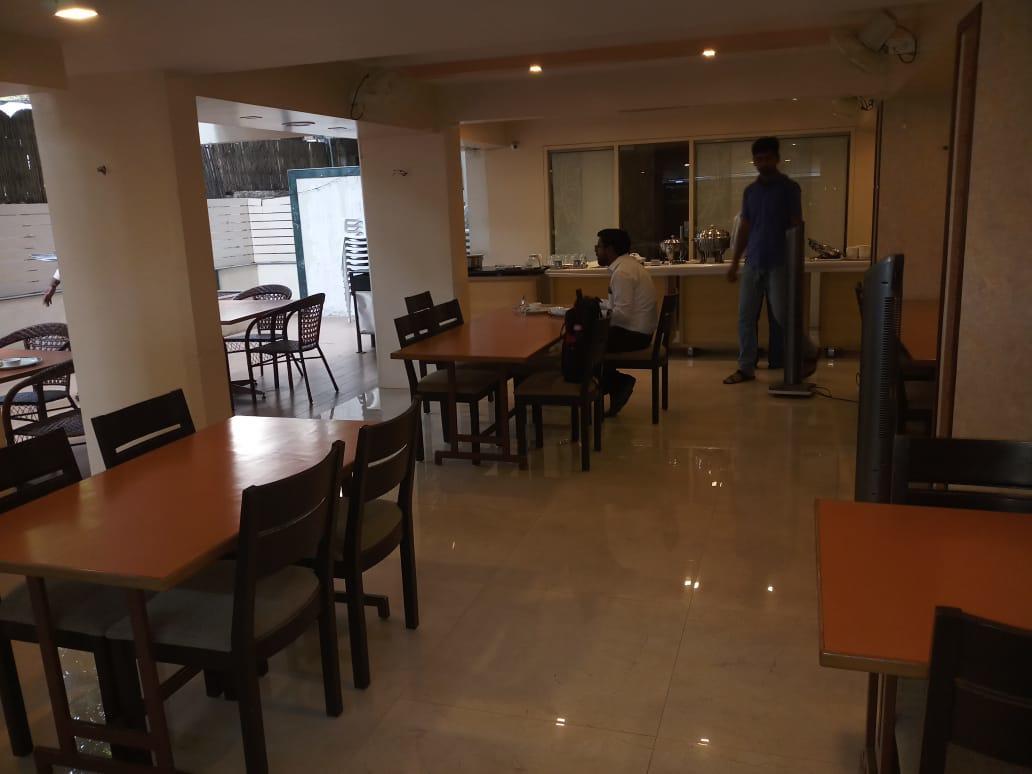 Hotel Swaroop Poona Buitenkant foto