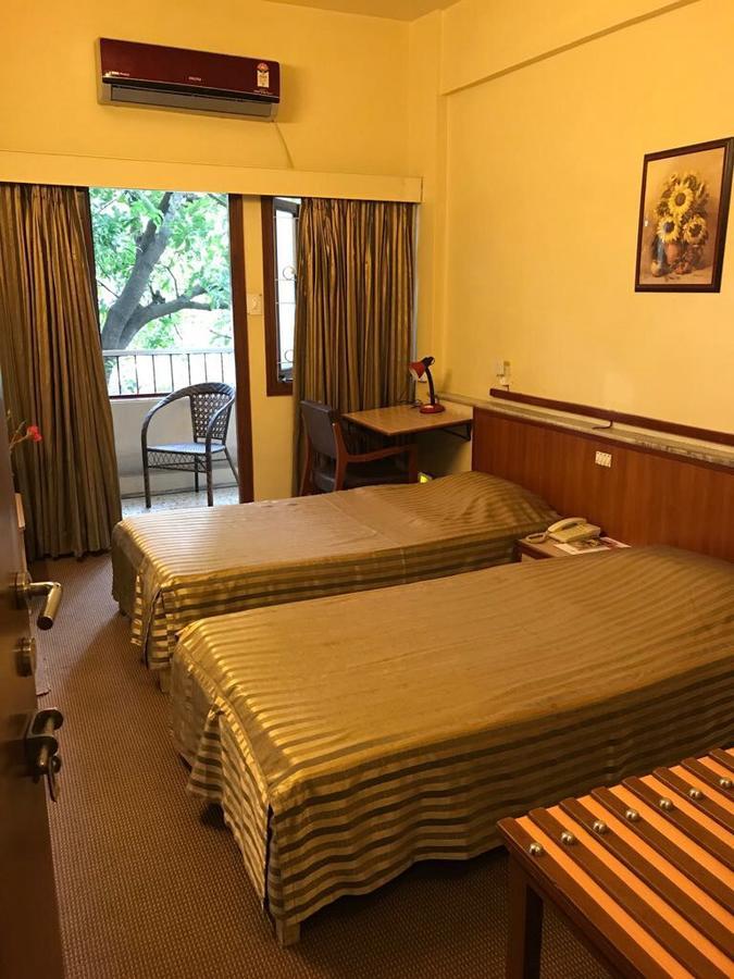 Hotel Swaroop Poona Buitenkant foto
